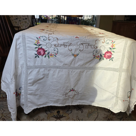 VTG Embroidered Cross Stitch Linen Tablecloth 112x64 White Crochet Edge Handmade - Picture 5 of 16